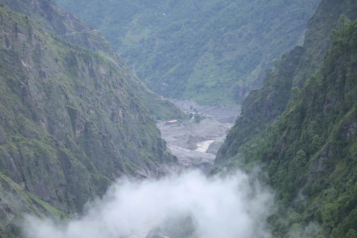 जब शान्त बग्ने भोटेकोशी एक्कासि भयानक गर्जनसहित बस्तीतिर सोझियो... (तस्बिरहरु)