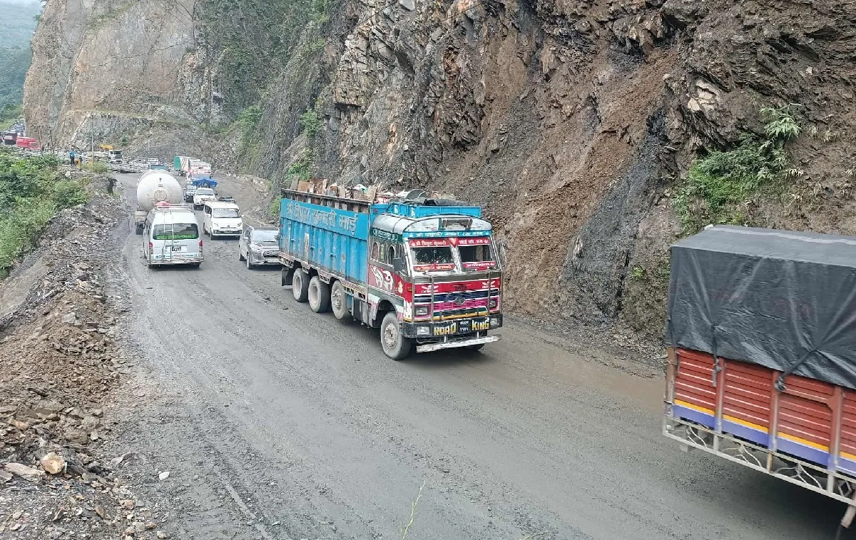 नारायणगढ-मुग्लिन सडक सोमाबरदेखि आंशिक बन्द