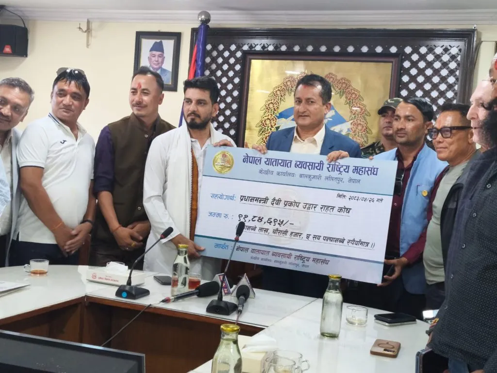 बाढीपीडितका लागि यातायात व्यवसायी राष्ट्रिय महासङ्घद्वारा ९९ लाख सहयोग