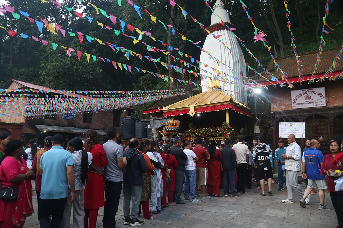 गणेश चतुर्थीः देशभरका गणेश मन्दिरमा पूजा आराधना एवं दर्शन गर्ने भक्तजनको लाम