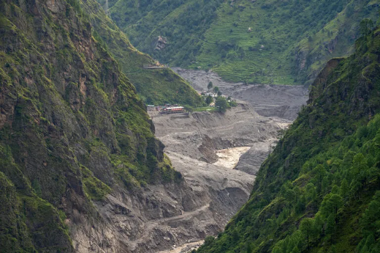 रसुवाको भोटेकोसीमा आएको बाढीमा परेर ३४ देशका ६०७ विदेशी पर्यटक बेपत्ता