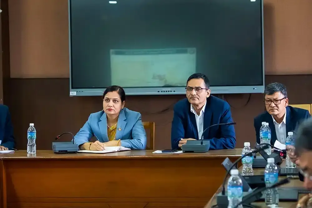 आमालाई ६ महिना र बुबालाई ४२ दिन प्रसूति स्याहार बिदाको प्रस्ताव