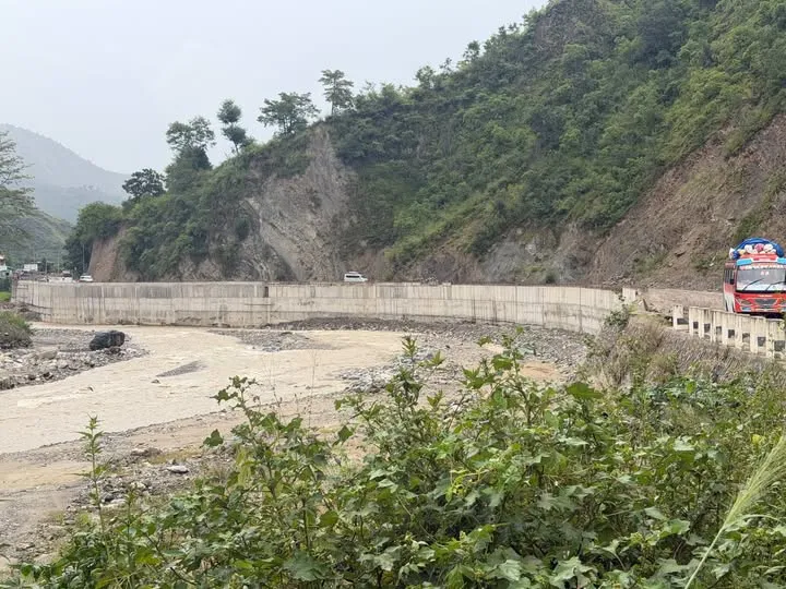 बिपी राजमार्गको ट्रयाकको काम केही दिन स्थगित गरिने