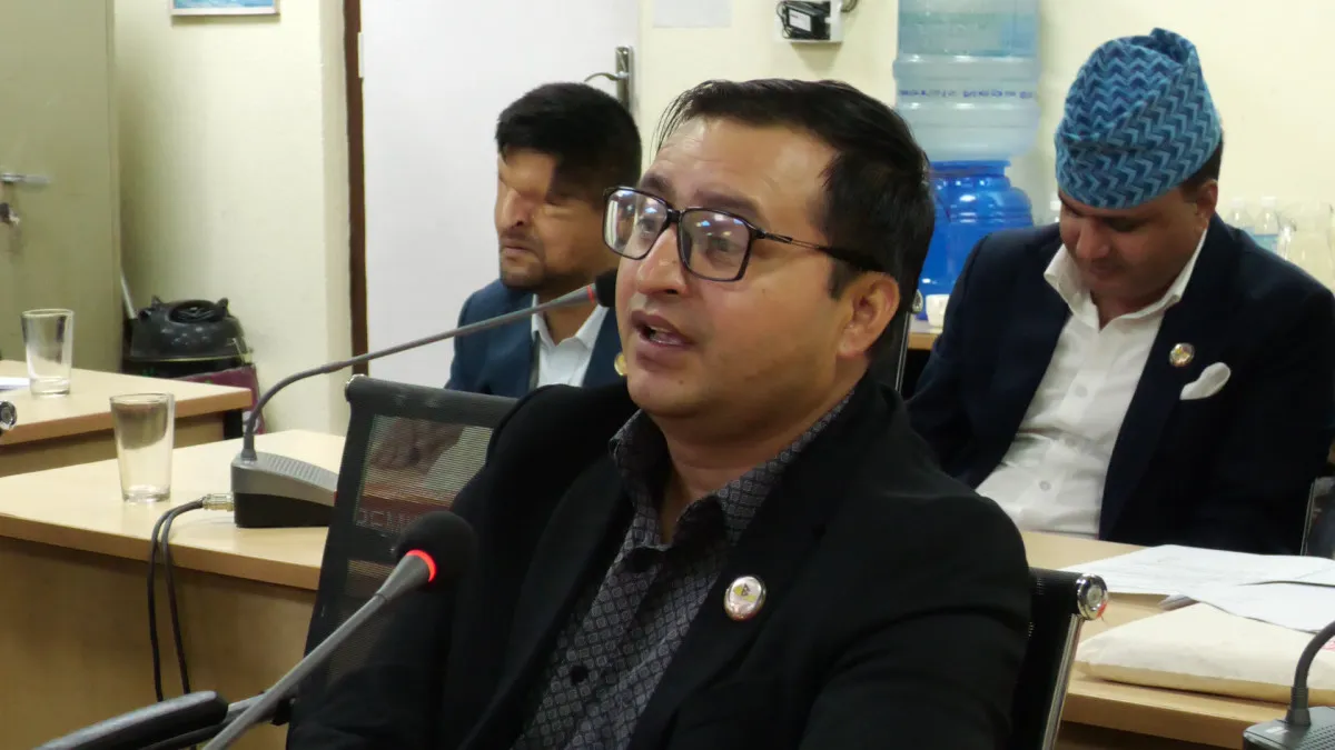 संवैधानिक पदाधिकारी र न्यायाधीशले सम्पत्ति सार्वजनिक गर्नुपर्छ: सांसद न्यौपाने