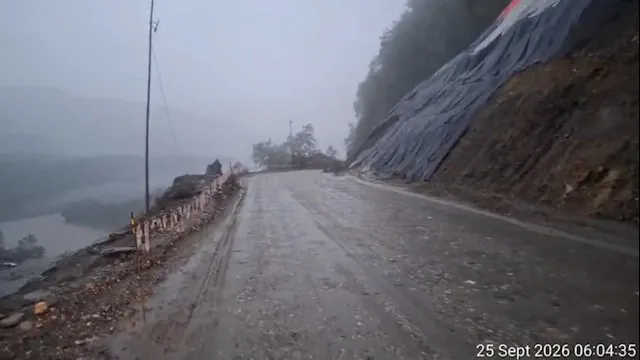 कृष्णभीरमा वैकल्पिक सडकमाथि थपियो जोखिमः त्रिशूलीको कटानले नयाँ ट्रयाक पनि संकटमा