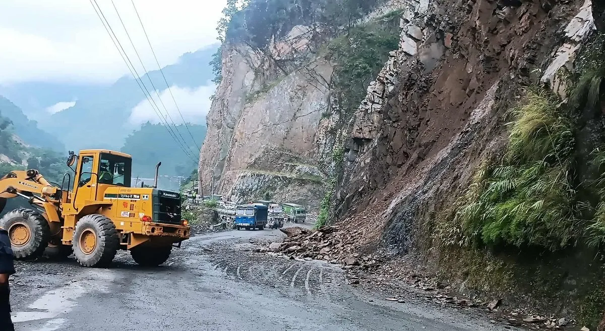 नारायणगढ-मुग्लिन र पृथ्वी राजमार्ग पूर्ण अवरुद्ध