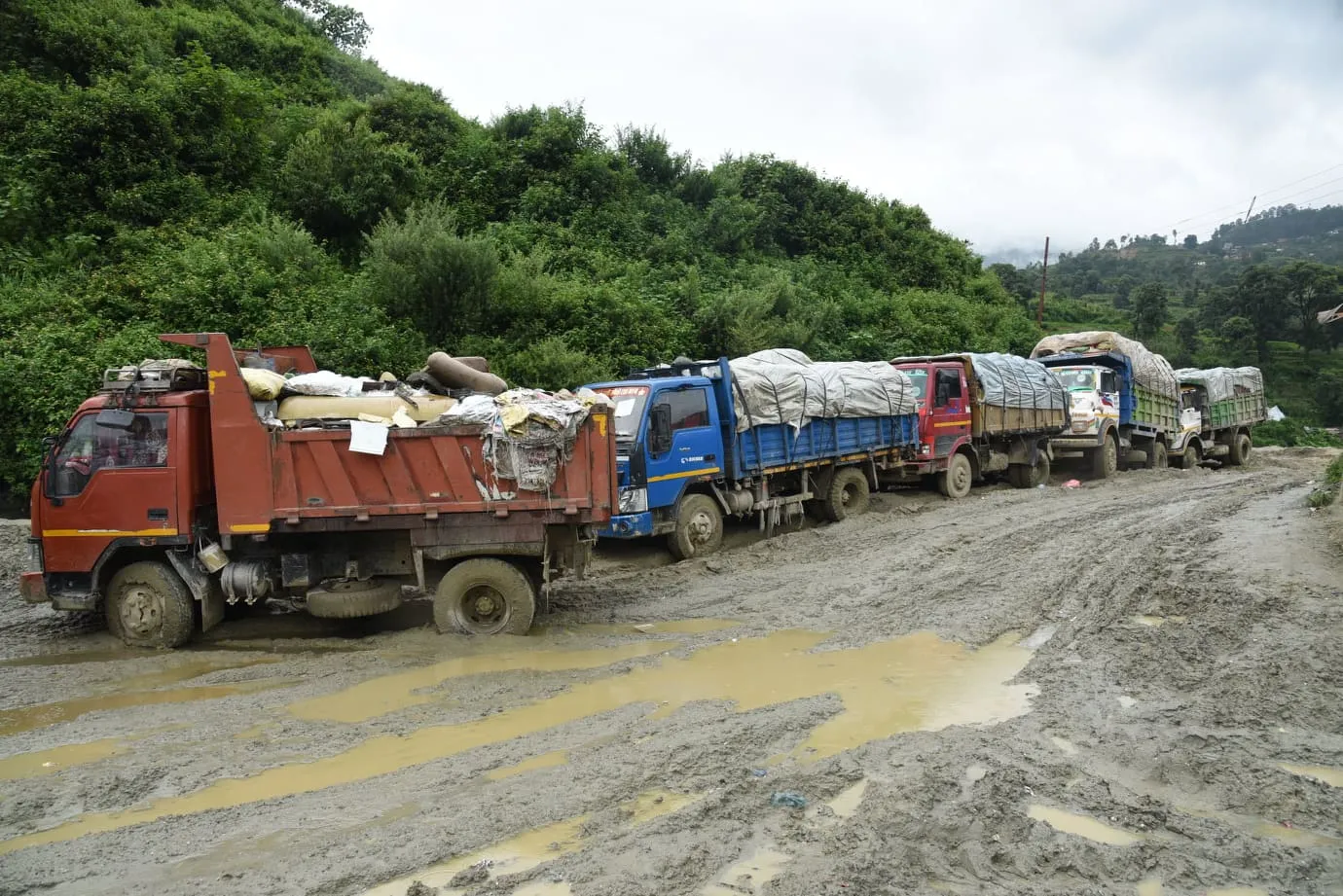ल्यान्डफिल साइटमा पहिरोपछि काठमाडौंमा फोहोर संकलन प्रभावित, घरमै राख्न महानगरको आग्रह